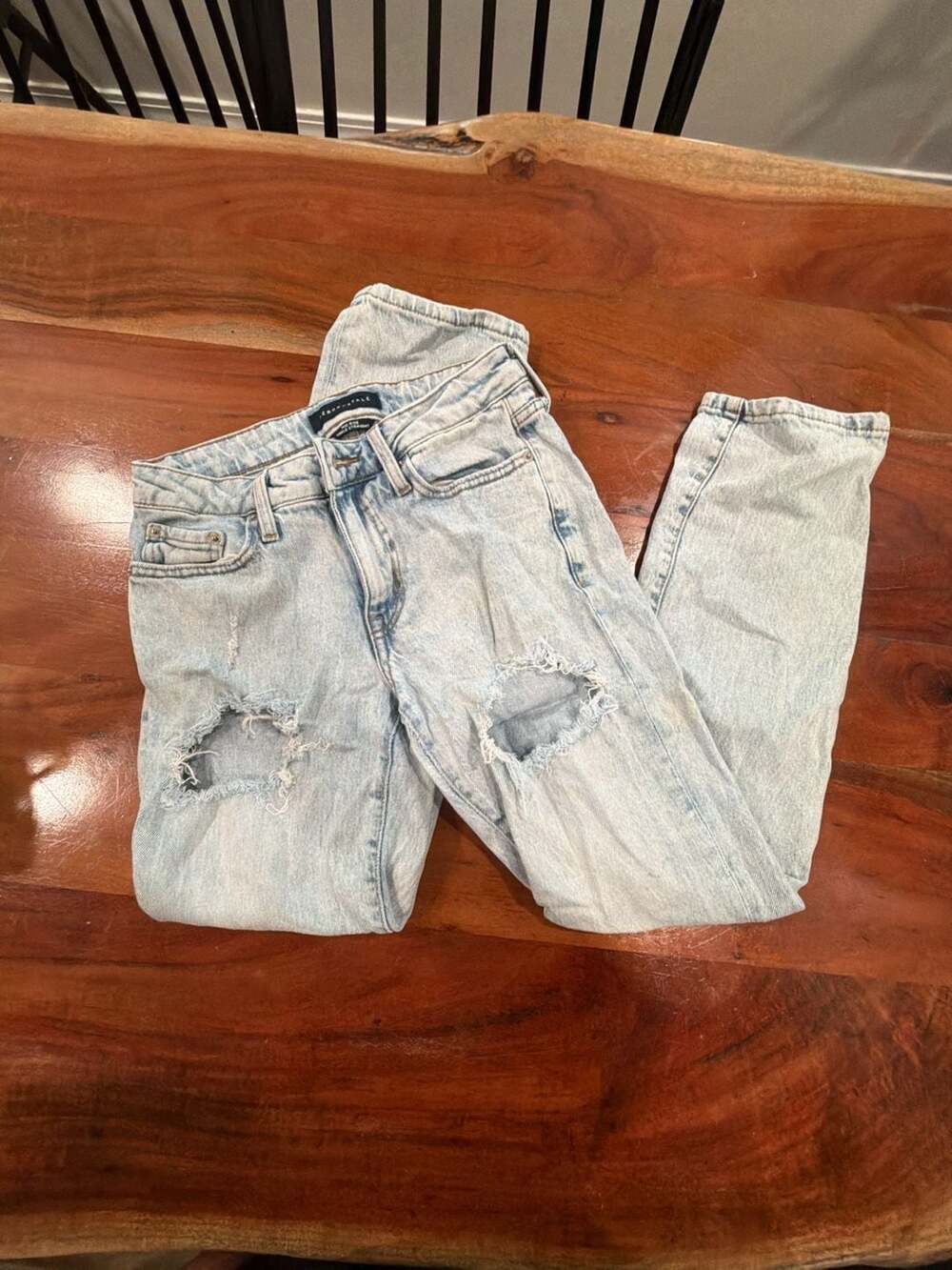 Aeropostale Mid Rise Ankle Straight Jeans Size 0R Light Wash Distressed